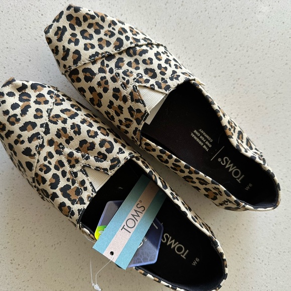 TOMS - Picture 3 of 3